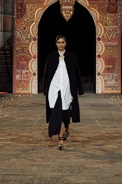 Look 10